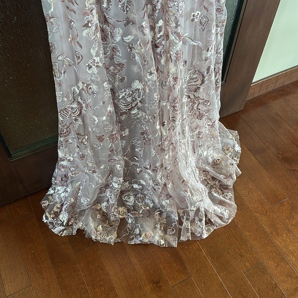 Mac Duggal Embellished V Neck Illusion Long Sleeve A Line Gown Size 16. - Picture 9 of 12